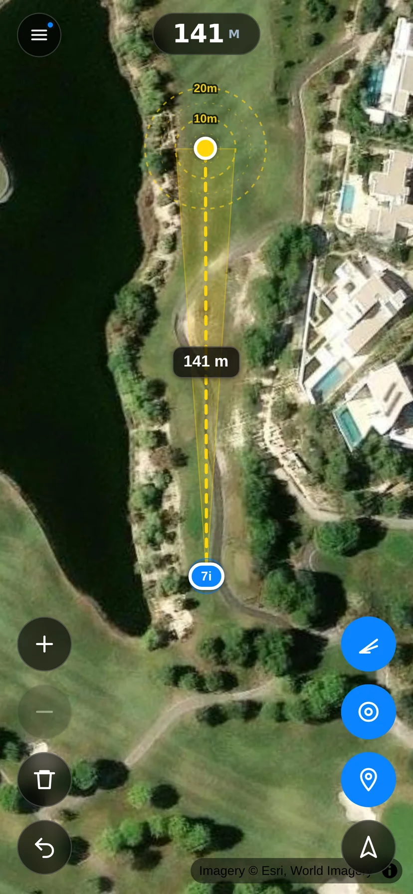 The free rangefinder in the app: a measured shot from the blue GPS dot to a layup target, the distance in metres at the top, a club label and dispersion cone on the line, and range rings around the target.